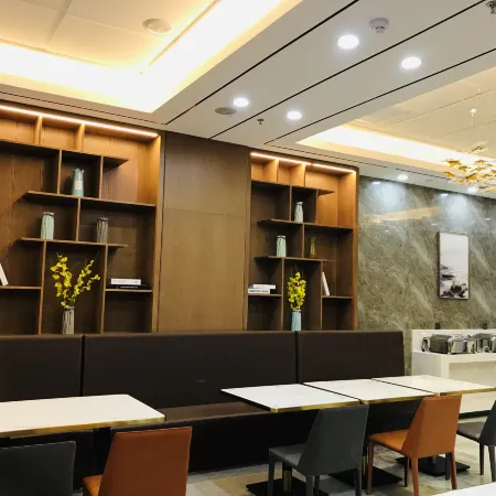 Homeinn Plus Hotel (Chifeng Gangtie Street South Railway Station)