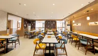 HanTing Hotel (Xinyang Railway Station)