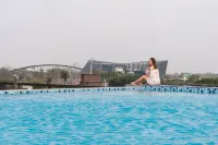 Chiayi Evergreen Palace Hotel - Pools