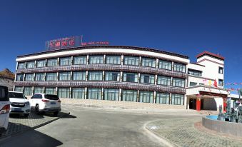 Langkazi Yanghu Hotel