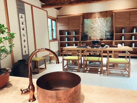 by Sunny Hotel Отели рядом с достопримечательностью «Wangong Dike»