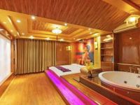 尚品酒店(西安小寨店) - 高端浴缸观影大床房