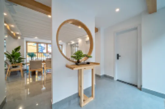 Huashijian Inn (Lijiang Ancient City Mufu Branch)