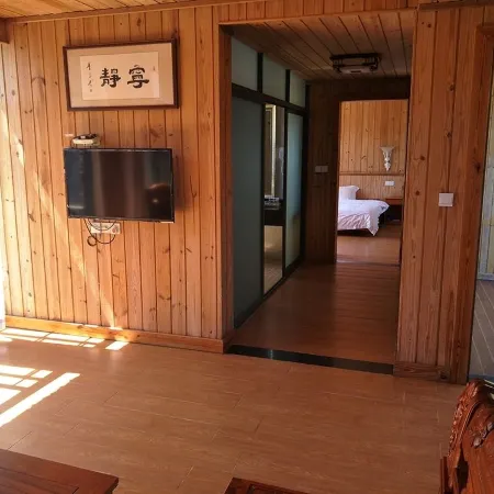 Taohuayuan Holiday Hotel