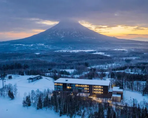 Higashiyama Niseko Village, a Ritz-Carlton Reserve Niseko otelleri
