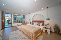 Lijiang Gongzi Panoramic INS Designer Villa Hotels near GuCheng LanHua Jie