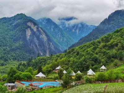 ChienShan·ABuLuZi Glamping Hotels in Zhongzha Furrow Luneng Resort