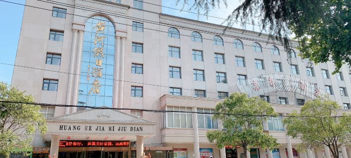 Liangqi Hotel (Luohe City Government Store) Отели в г. Луохэ
