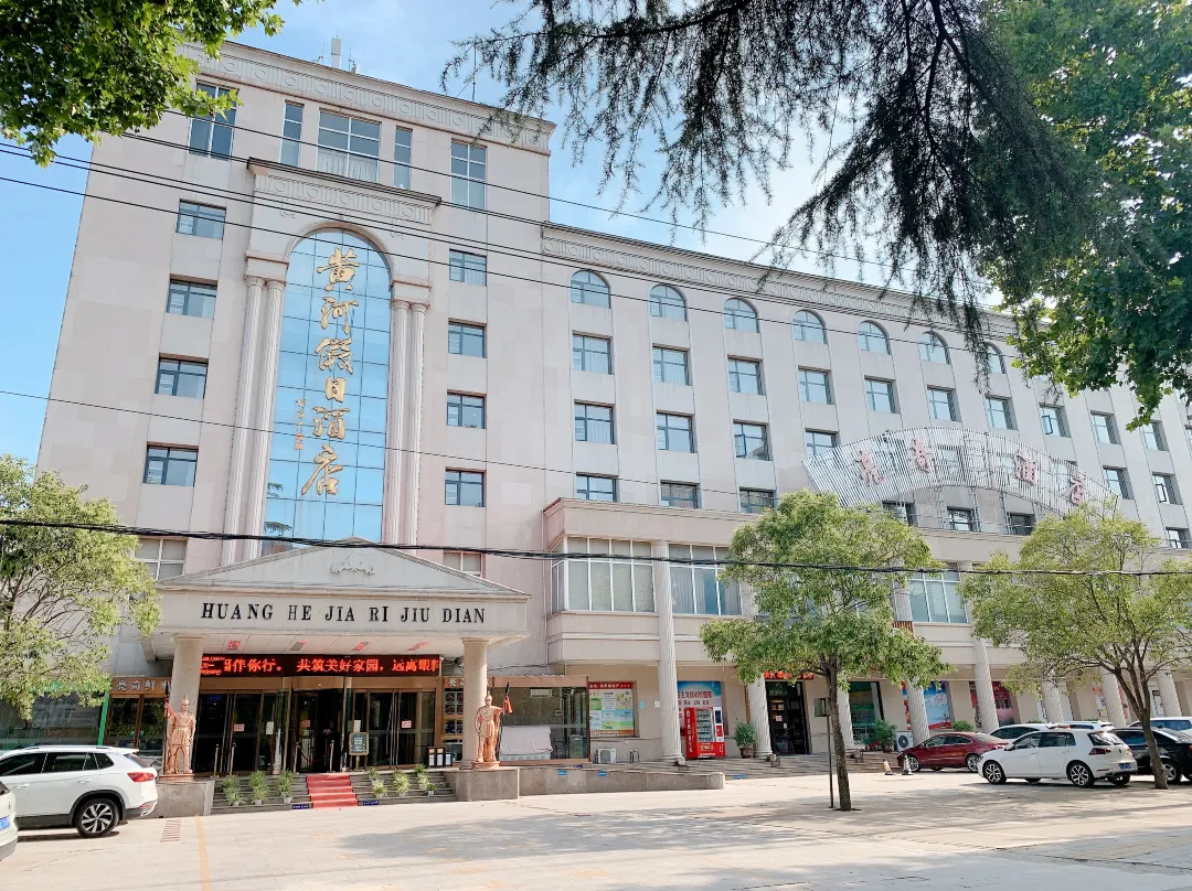 Liangqi Hotel - Luohe