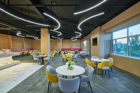 Ejin Banner Cloud Hotel