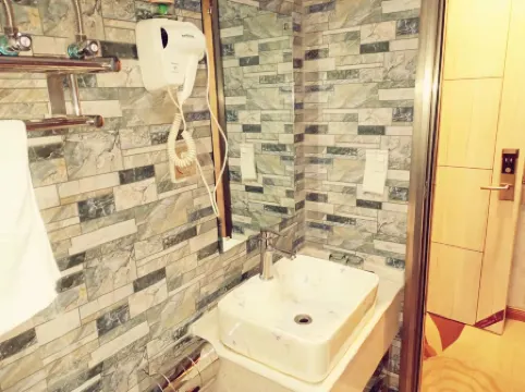 Qianxi Apple Express Fashion Hotel