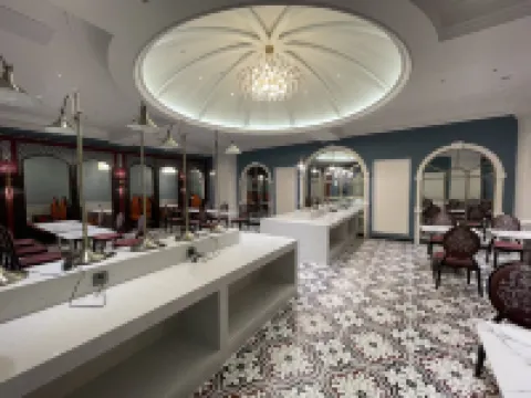 Sunshine Holiday Hotel