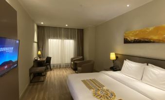 Home Inn Plus (Kunming Dian Lake Haigeng Park Guangfu Road)