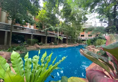 100 Islands Resort & Spa Hotel dekat Wat Bang Kluay