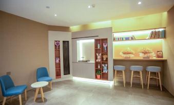 Homeinn Hotel (Korla Youth Road People's Square)