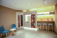 Hejilai  Hotel (Korla Youth Road People's Square)