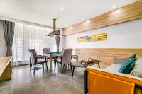 Huaqiao Hotel (Lovers Road Seaside Swimming Pool) - Пляж