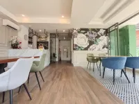 Viva la Vida Hotel Hotels near Huai Khwang