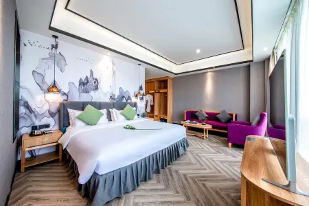 Yunya International Hotel Отели рядом с достопримечательностью «Yazhou Lounge Bridge»