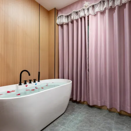 Sihui Dingwang Theme Hotel (Tianguangxu Market Yubocheng Branch)
