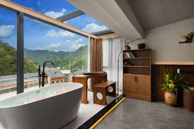 Shennongjia Yinyue B & B Hotels in Shennongjia