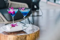Sky View Luxury Pool Villa Hotels in Ban Na Doem
