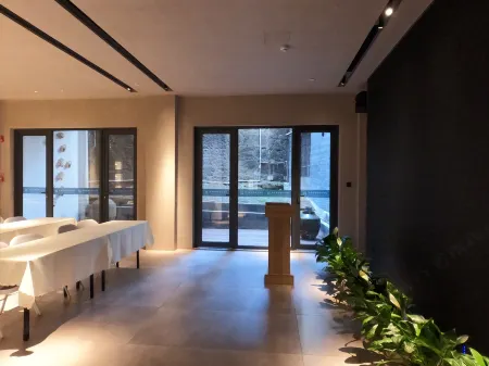 Renhuai Yidao Sauce & Wine Homestay Отели рядом с достопримечательностью «Red Army Sidu Chishui Memorial Park»