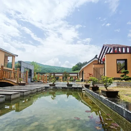 Baokang Xiling Mountain Lodge