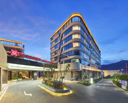 ラサ天峯ヒルトン ガーデン インホテル ラサのホテル