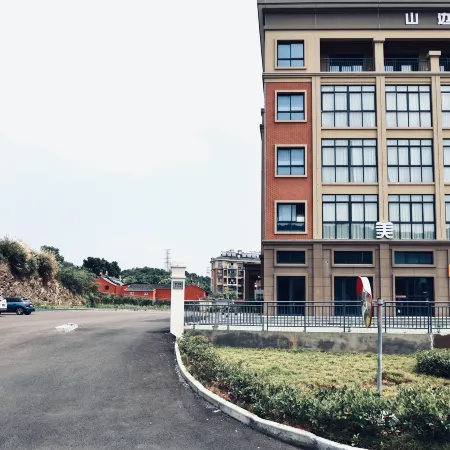 One-stop Hotel on the side of Zhoushan Mountain