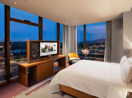 Hampton by Hilton in Nanjing Qilin Zhongshan Mausoleum Scenic Area