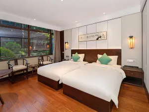 Yangzhou Slender West Lake National Medical College Heyi Hotel