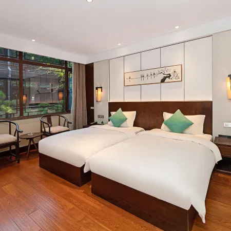 Yangzhou Slender West Lake National Medical College Heyi Hotel
