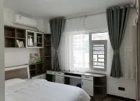 八月賓館