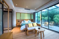 Xichuan Zhongdugou Huaxi Yisu Hotels near Bamboo Sea Wild Animal Park