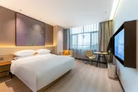 IU Hotel (Tiemenguan Silu Xiangjie Branch) فنادق في تيى من قوان