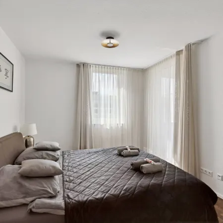 EXQUIS 2BR Luxury Apt. ROLF BENZ | Parking | Centre | Kitchen | Pick-up Service Airport