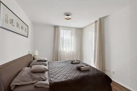 EXQUIS 2BR Luxury Apt. ROLF BENZ | Parking | Centre | Kitchen | Pick-up Service Airport Отели рядом с достопримечательностью «MOTOR WORLD Region Stuttgart»