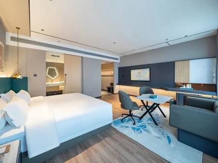 CHEERMAY Hotel (Hunchun Xiandai Baihuo Haixianjie)