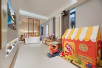 Fenghuang Lanyue Holiday Homestay