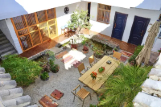 Dali Liuyue Inn (Ancient City South Gate)