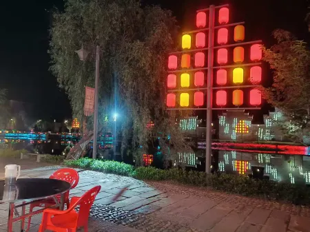 Longhu Homestay (Le'an Liukengcun) Отели в г. Леань