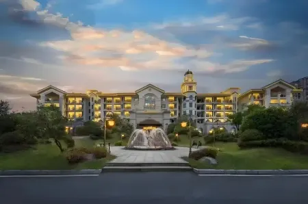 Phoenix Lake International Resort Hotel