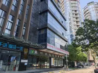 Jiangyue. River View 180° Two Shores Scenic Homestay (Nanchang Qiushui Square) Hotels near Autumn Water Square