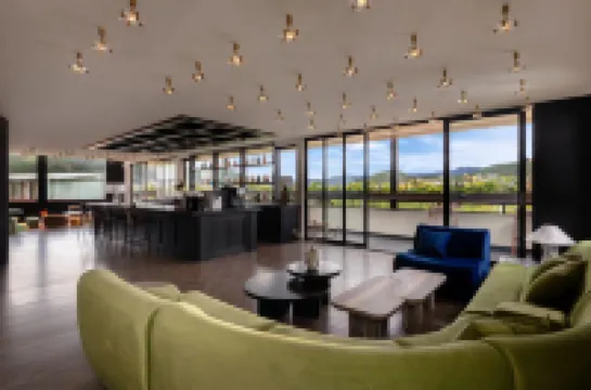 SFEEL Designer Hotel (Dukezong Ancient City Branch)