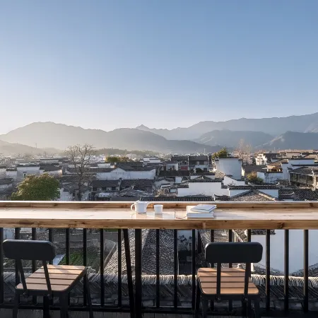 Hongcun Mountain Breeze Embracing the Moon · Serenity Garden (Hongcun Village Yuezao Store)