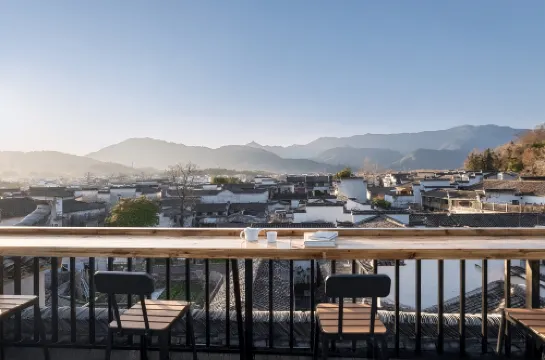 Hongcun Mountain Breeze Embracing the Moon · Serenity Garden (Hongcun Village Yuezao Store)