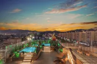 Moshang Qingya Hot Spring Hotel (Tengchong Main Urban Area Wenxing Building)