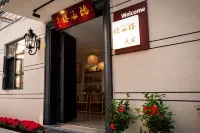 Tinghailou Homestay (Kunming Dianchi Lake Xishan Scenic Area) Hotel dekat Kuil Huating