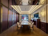 Bayinbulak ERBIN · Eerbin Hotel (Duku Highway) - parking